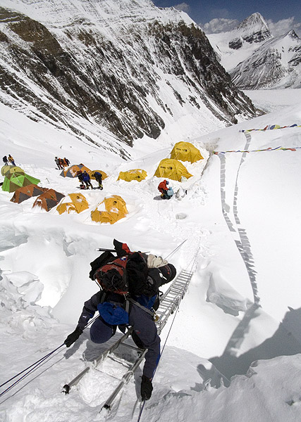All-About-Mount-Everest-Fun-Facts-for-Kids-Image-of-a-Man-Climbing-the-Mount-Everest[1]