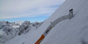 Ice-axe-for-peak-climbing-30dxq1gun85hz5933kyoei[1]